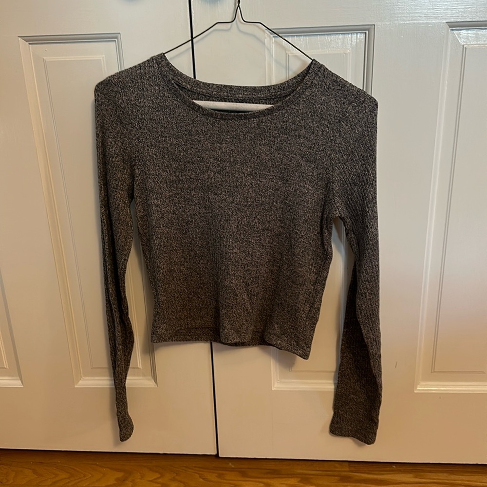 AMERICAN EAGLE - ripped sweater - small - lightly worn